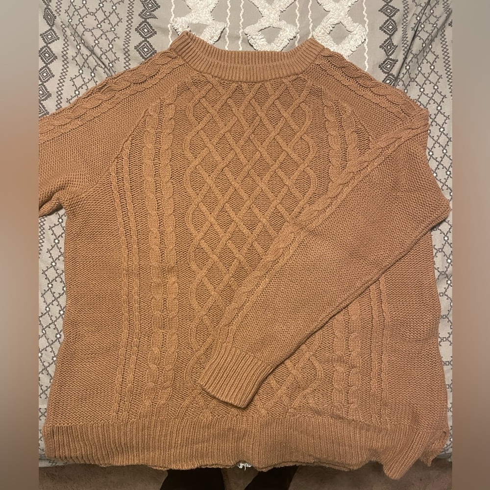 Women’s Old Navy cable knit sweater size L